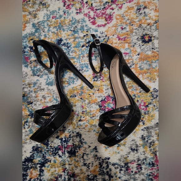 Heart in D black patent strappy heels - Picture 5 of 6